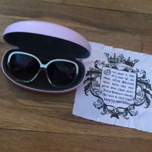 Juicy Couture White Panel Sunglasses Set
